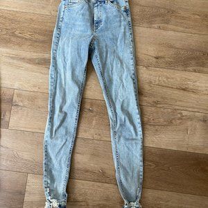 Light-wash skinny jeans